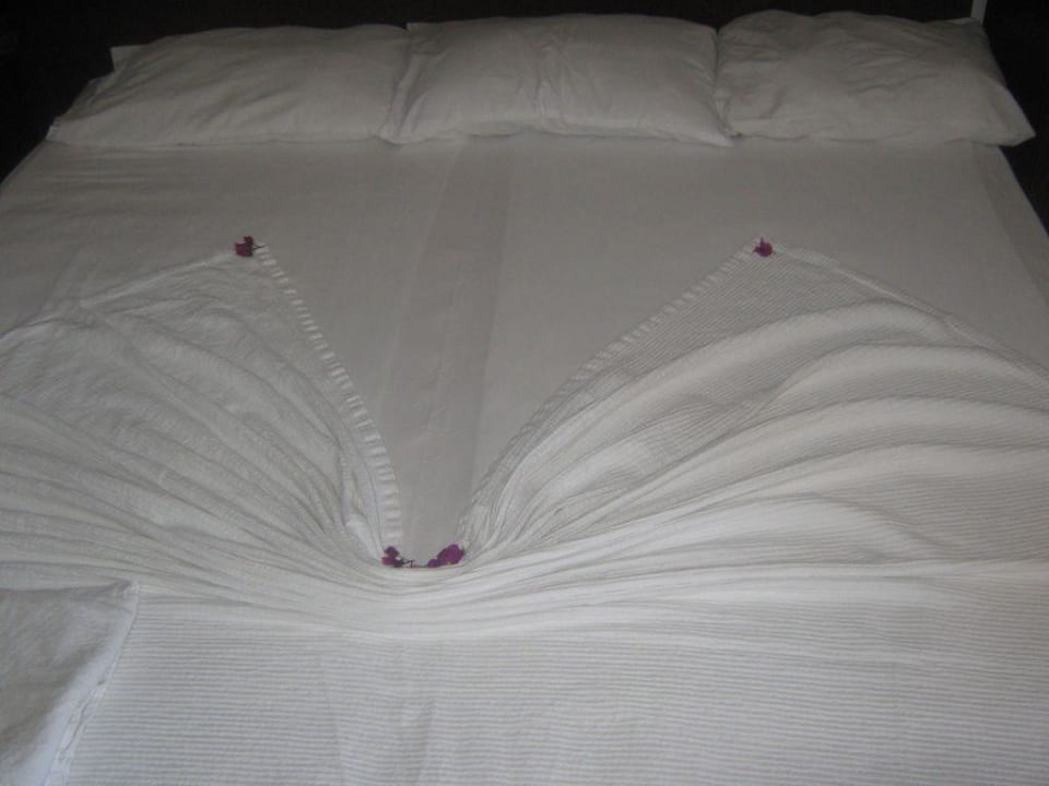 Dekoration des Bettes Club Turtas Beach Hotel