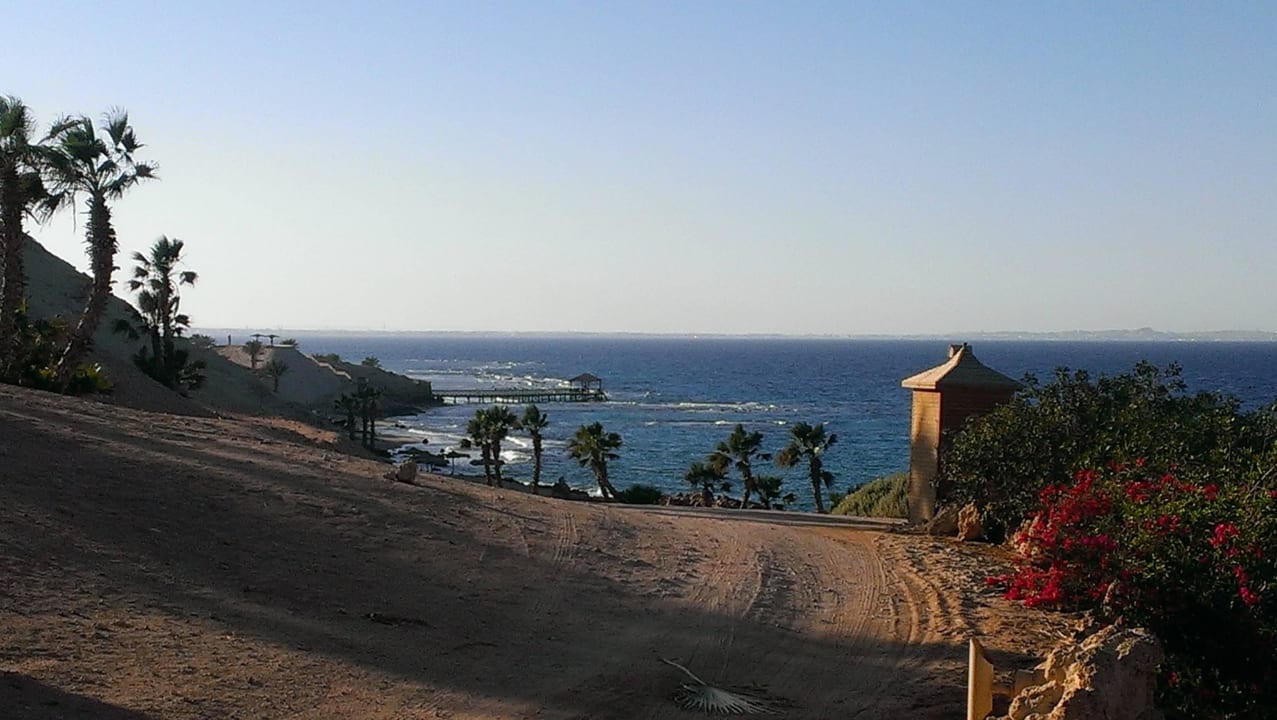 Blick auf das Ende des linken Strandabschnitts Pickalbatros Citadel Resort