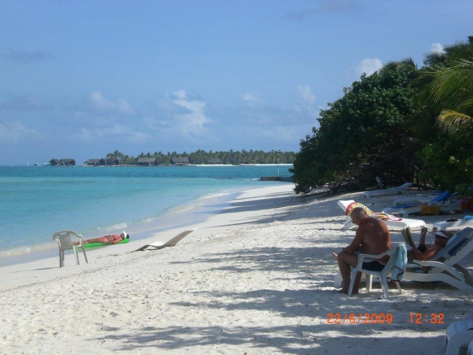 Blick zur Insel der Reichen: Reethi Rah Summer Island Maldives