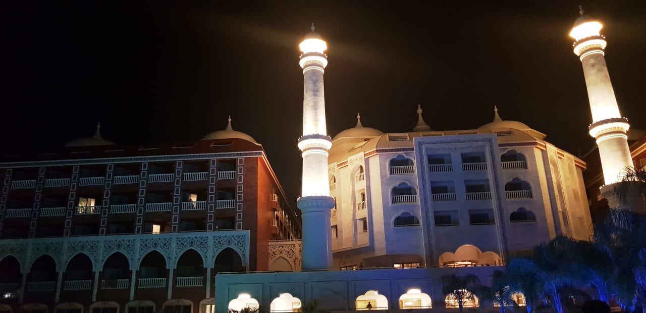 Vom Eingang aus  Royal Taj Mahal Hotel