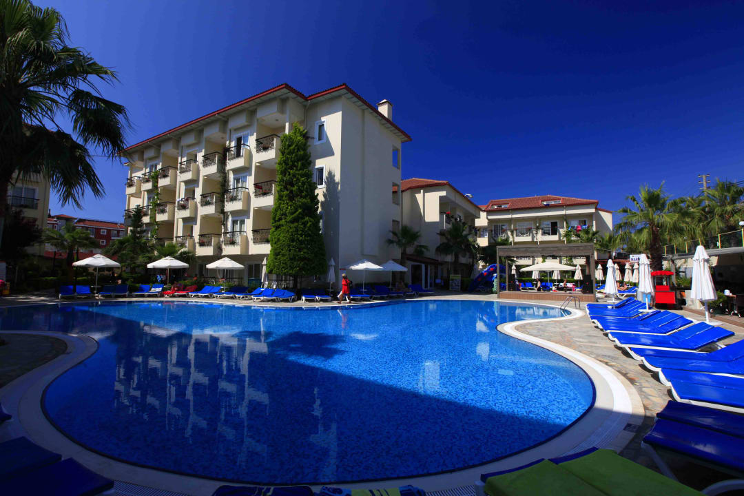 Main pool Sun City Apartments