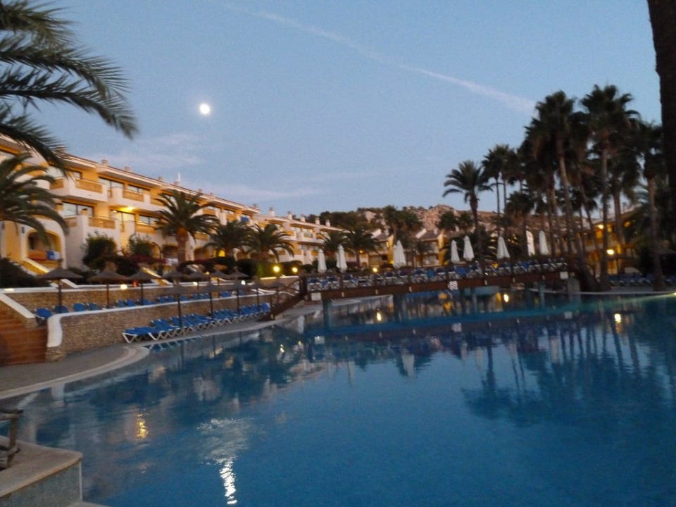 Pool am Abend Royal Son Bou Family Club