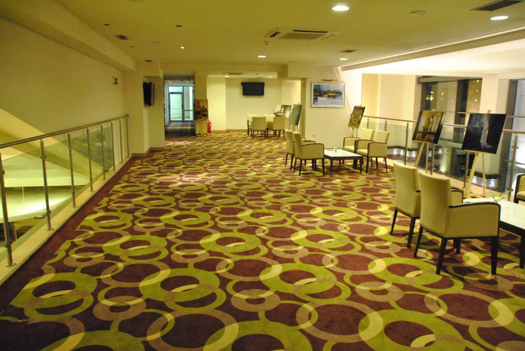 2.Etage Gemäldeausstellung Flamingo Grand Hotel & Spa