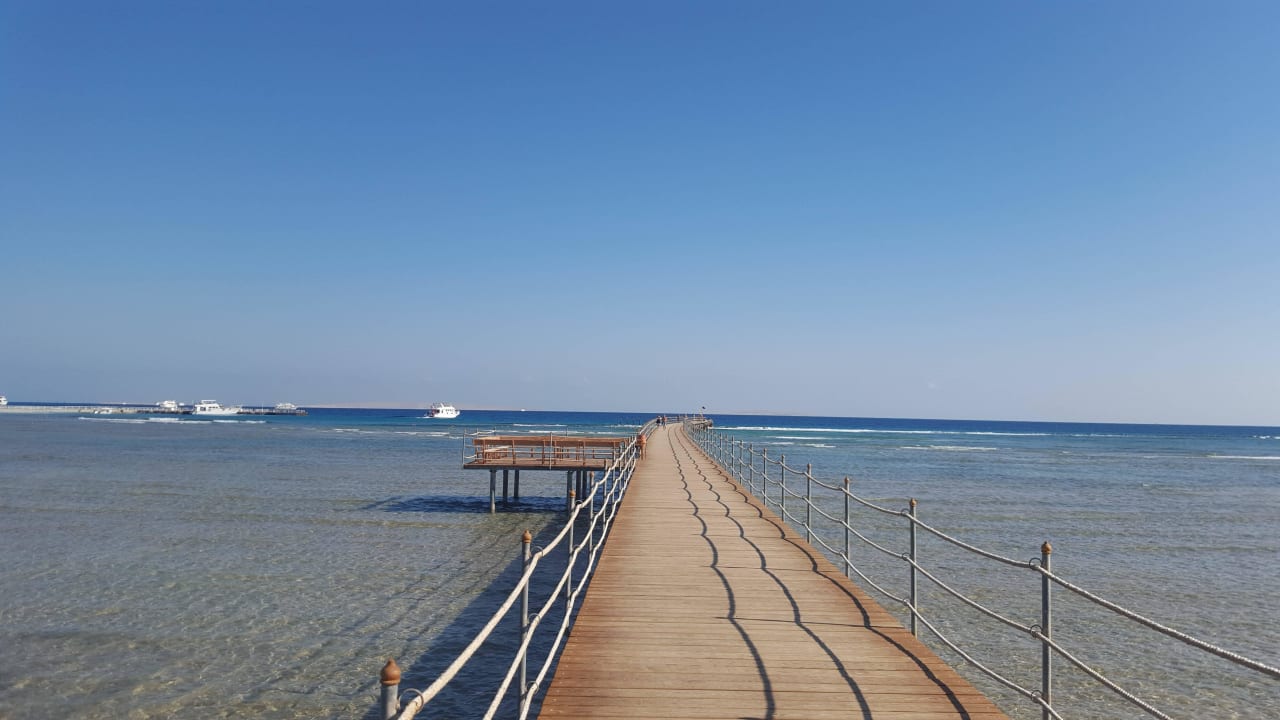 Steg zur Badestelle Jasmine Palace Resort & Spa