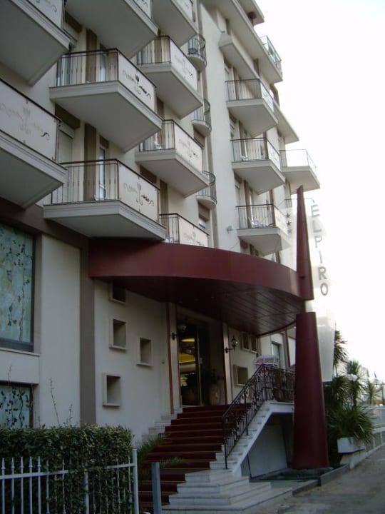 Aussenansicht Hotel Elpiro