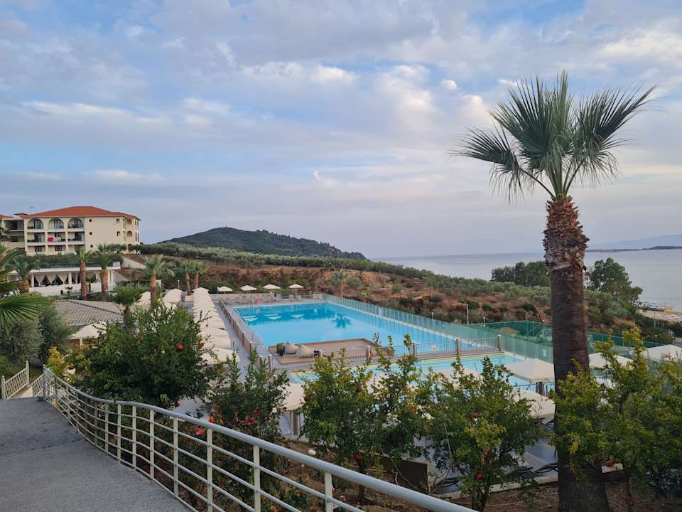 Pool Akrathos Beach Hotel