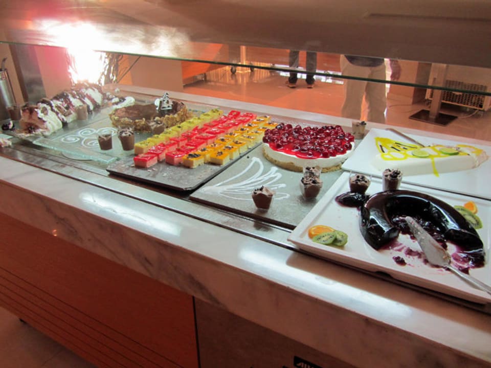 Teil des Nachtischbuffet Istion Club & Spa