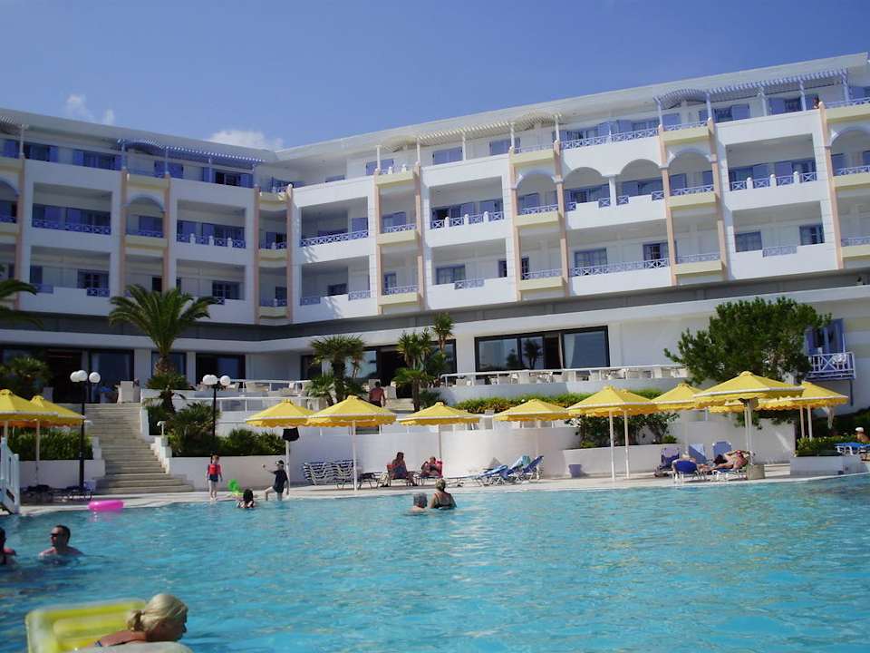 From poolside Hotel Serita Beach