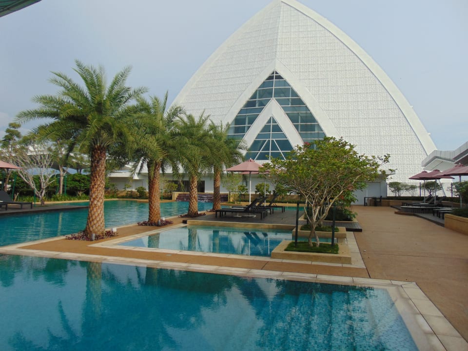 Pool Movenpick Hotel & Convention Centre KLIA