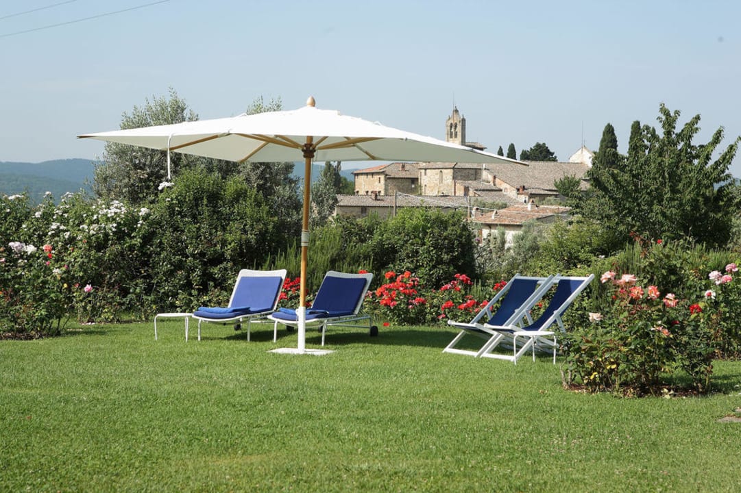 The rose garden close to the pool Hotel Villa Le Barone