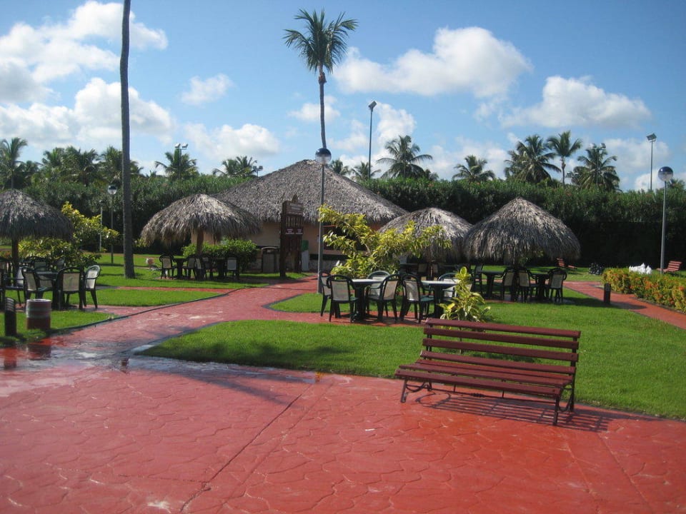 Die Bar von den Sportplätzen Grand Palladium Select Bávaro Resort & Spa