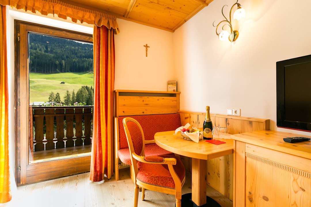 Sitzecke im Doppelzimmer Berghotel Ratschings