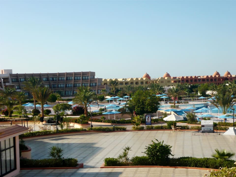 Вид на территорию отеля Pharaoh Azur Resort