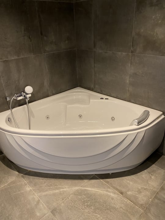 Zimmer Acharavi Beach Hotel