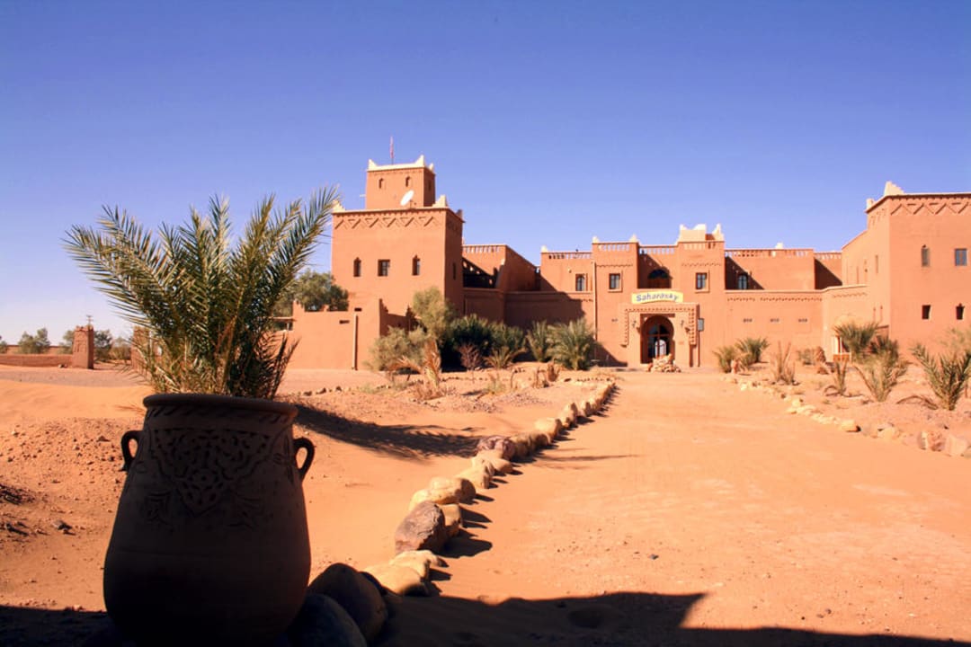 Einfahrt SaharaSky Stargazing Hotel SaharaSky