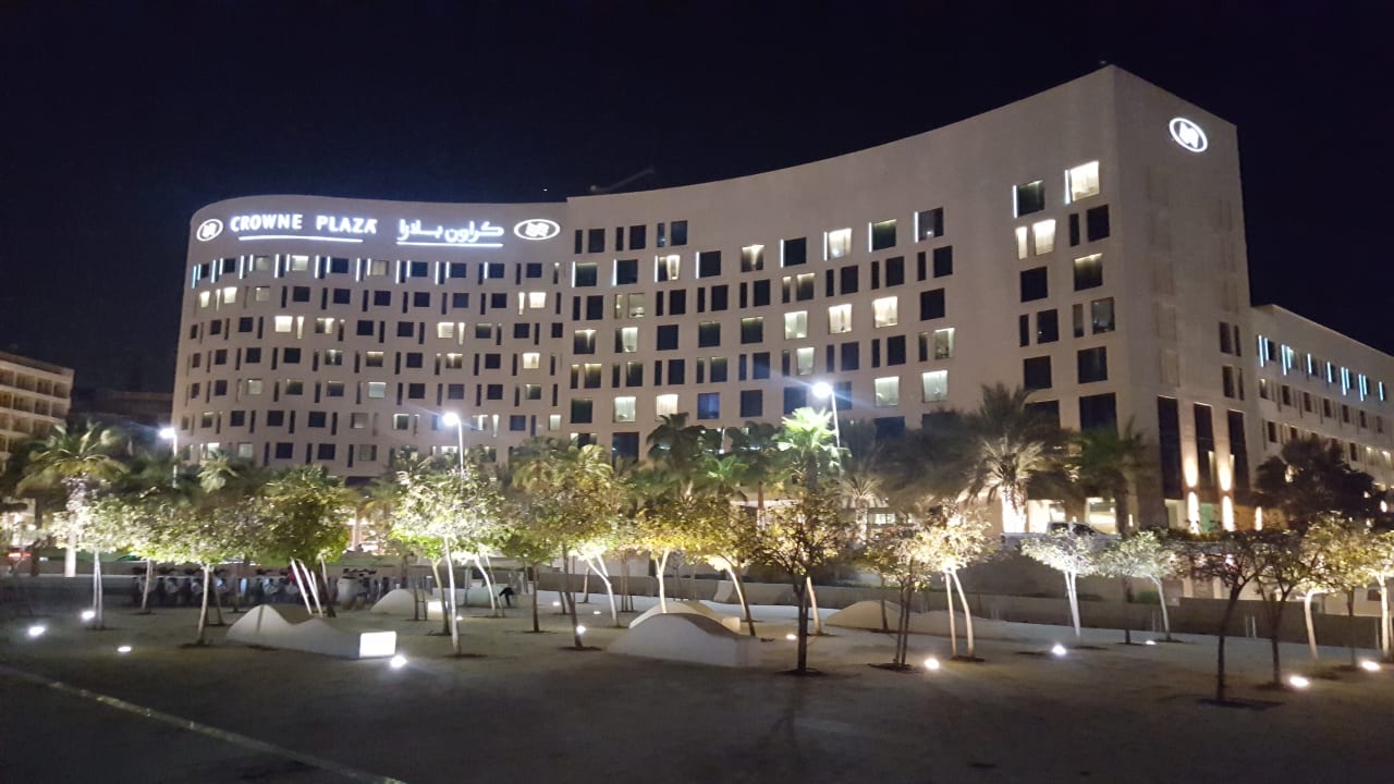 Außenansicht Crowne Plaza Hotel Yas Island