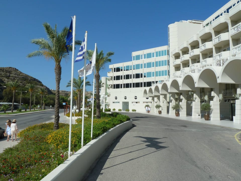Zufahrt zum Hotel Rodos Palladium Leisure & Wellness