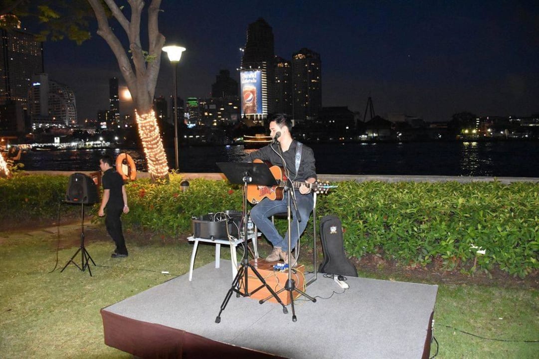Abendunterhaltung ibis Hotel Bangkok Riverside