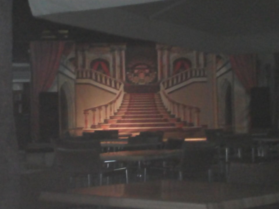 Barterrasse Blick auf Bühne Hotel Sirma