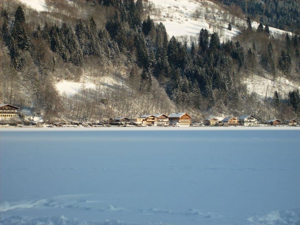 Gasthof vom See aus gesehen ( mittig ) Hotel Garni Seestrand