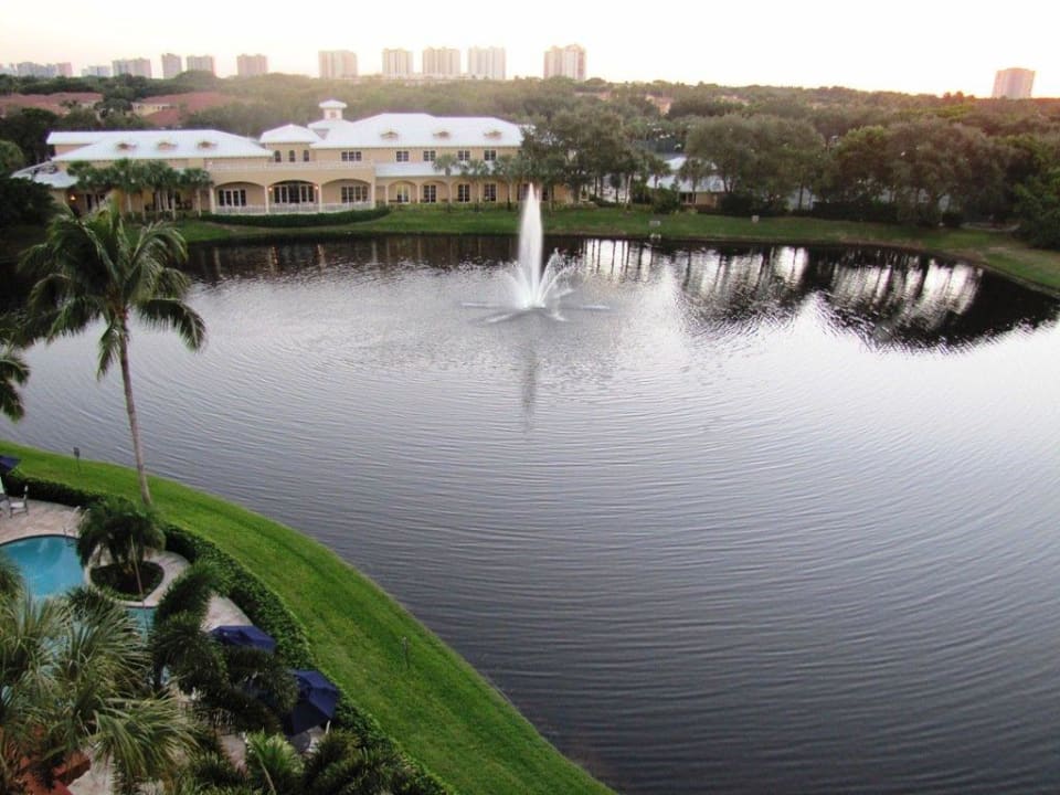 Blick vom Zimmer auf den See Hotel Inn at Pelican Bay