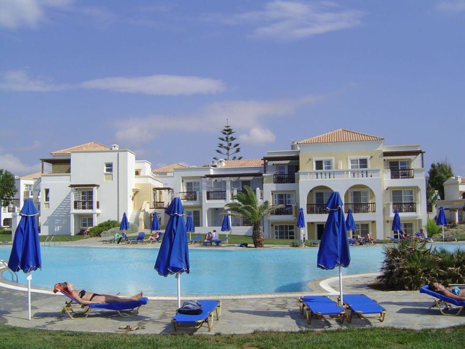 Einer von 4 Pools Zimmer direkter Meerblick Neptune Luxury Resort