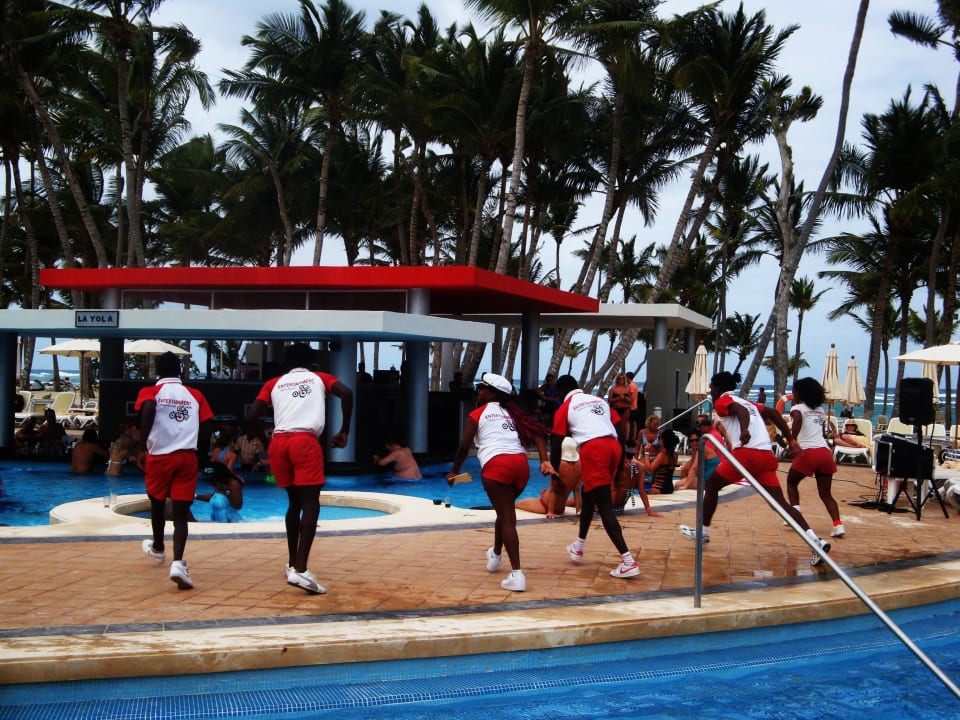 Animationsteam am Pool Hotel Riu Palace Bavaro