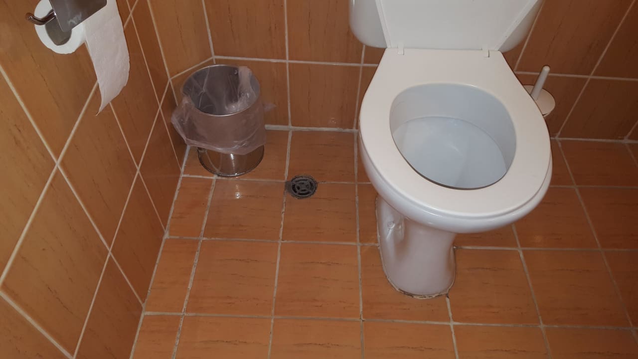 Toilette nicht gereinigt. Hotel Laguna Garden