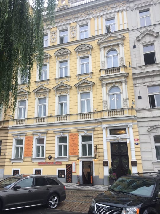 Vorderansicht  Hotel Trinidad Prague Castle