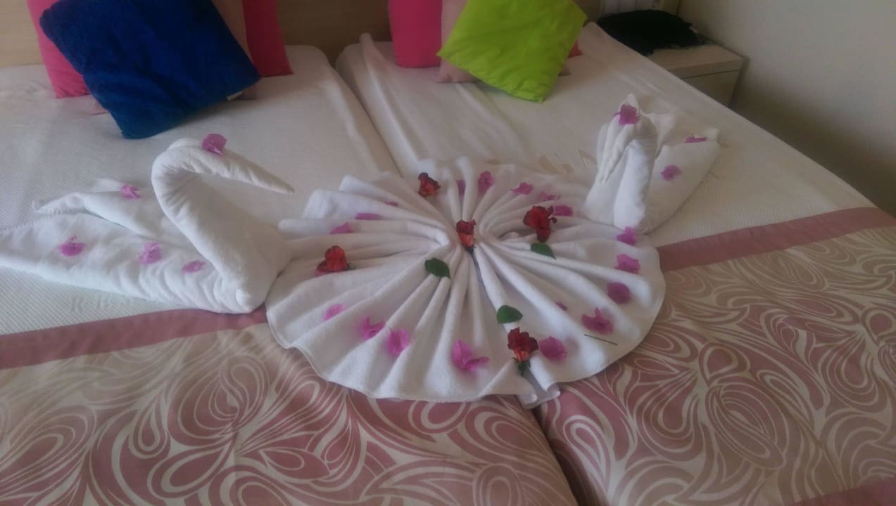 Liebevoll gerrichtetes Bett Can Garden Resort