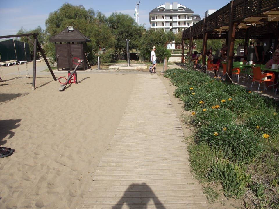Weg vom Strand neben Strandbar Hotel Sultan of Side