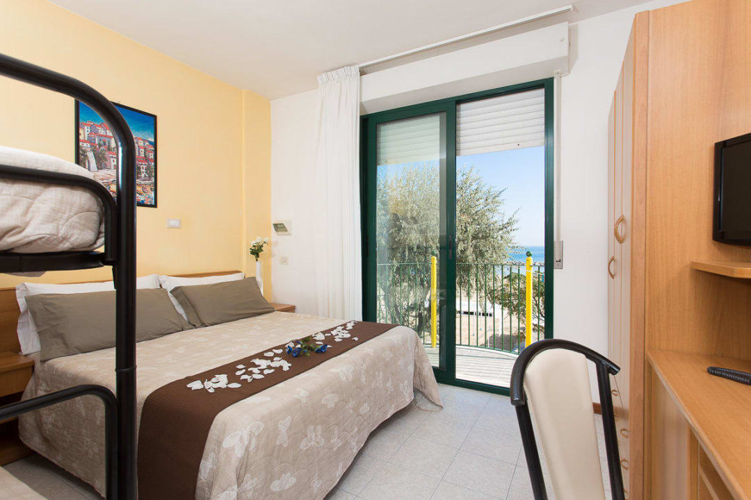 Camera quadrupla Hotel Emilia