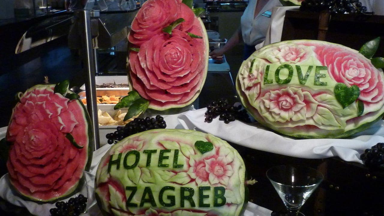  Kunst aus Melonen  Valamar Parentino Hotel