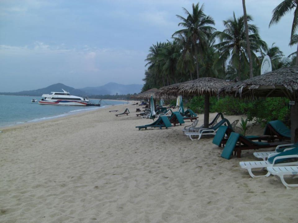Der Strand vor dem Hotel Pinnacle Samui Resort