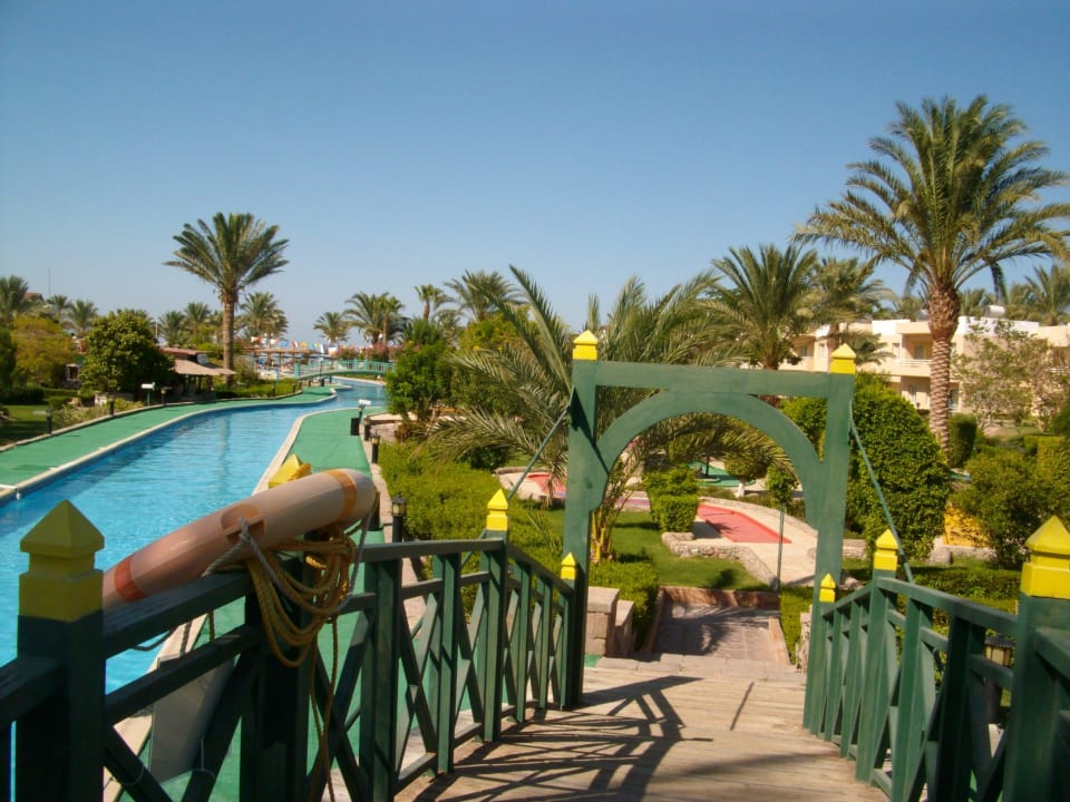 Blick von einer Brücke die integriert ist Golden Beach Resort