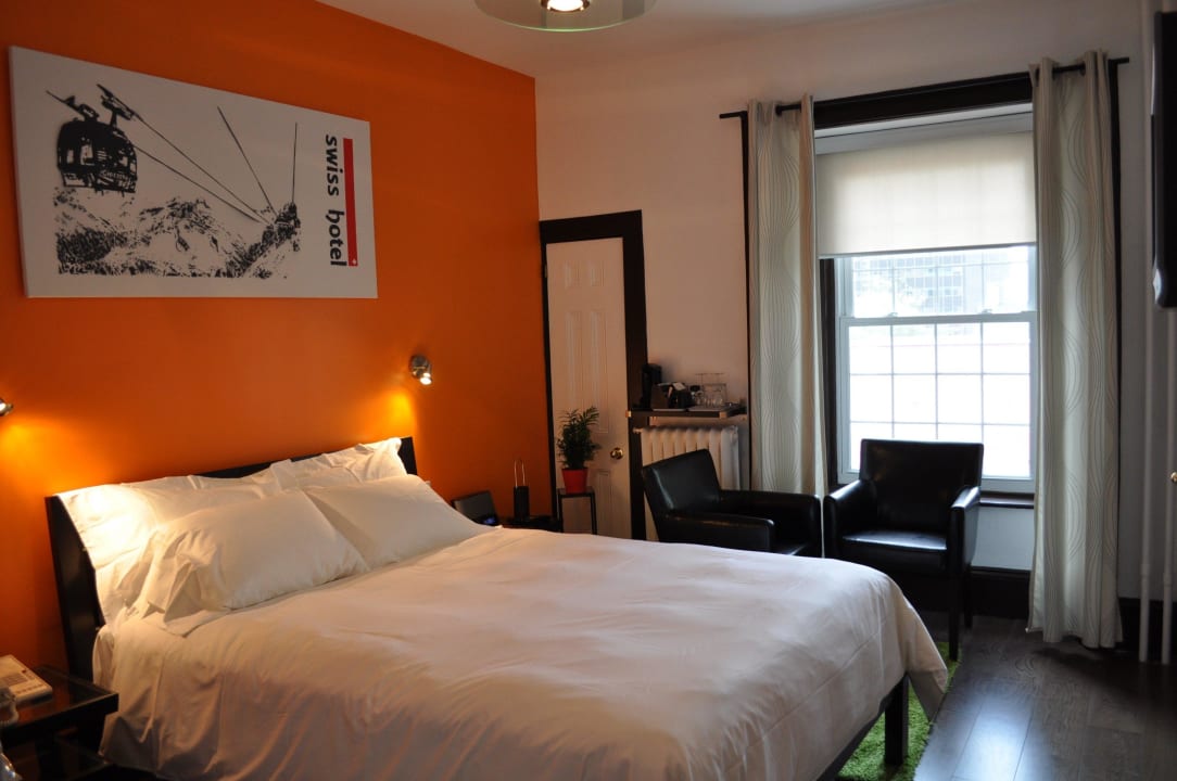 Standard Queen Swiss Hotel