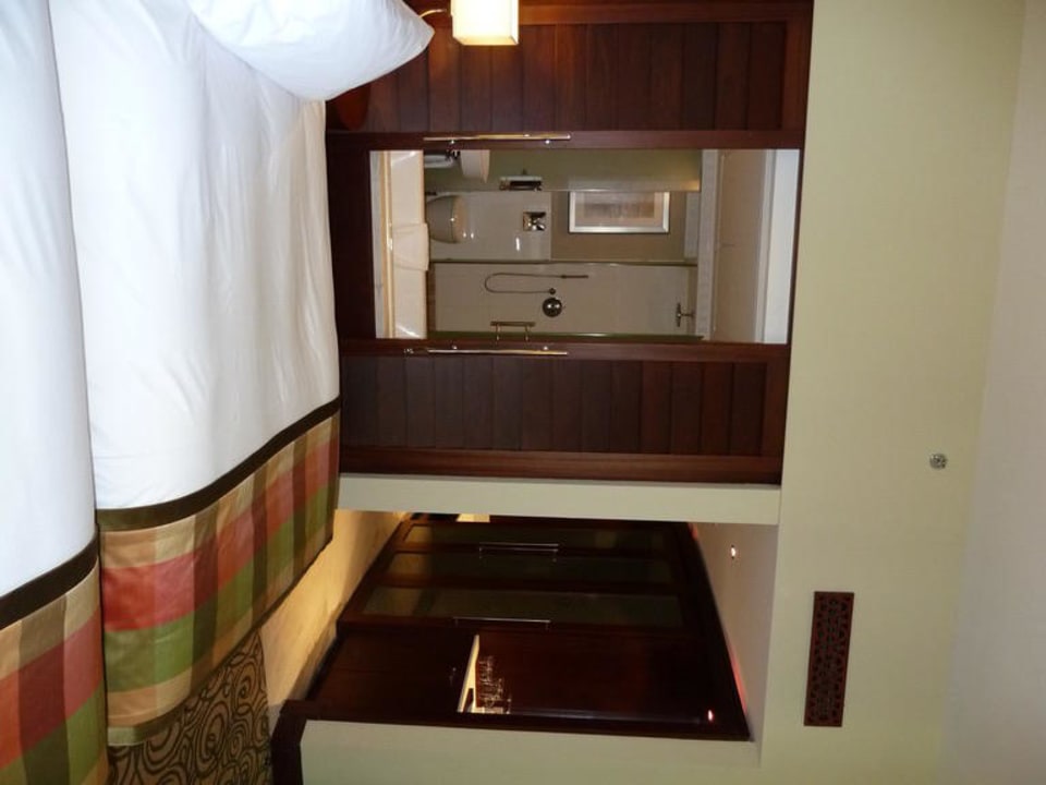 Blick durchs Zimmer ins Bad Sofitel Dubai Jumeirah Beach