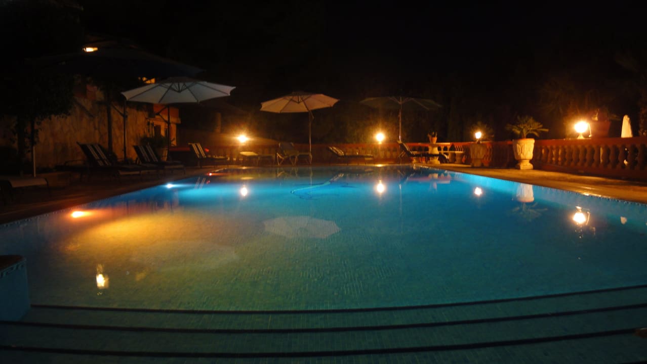 Pool bei Nacht Finca Montana
