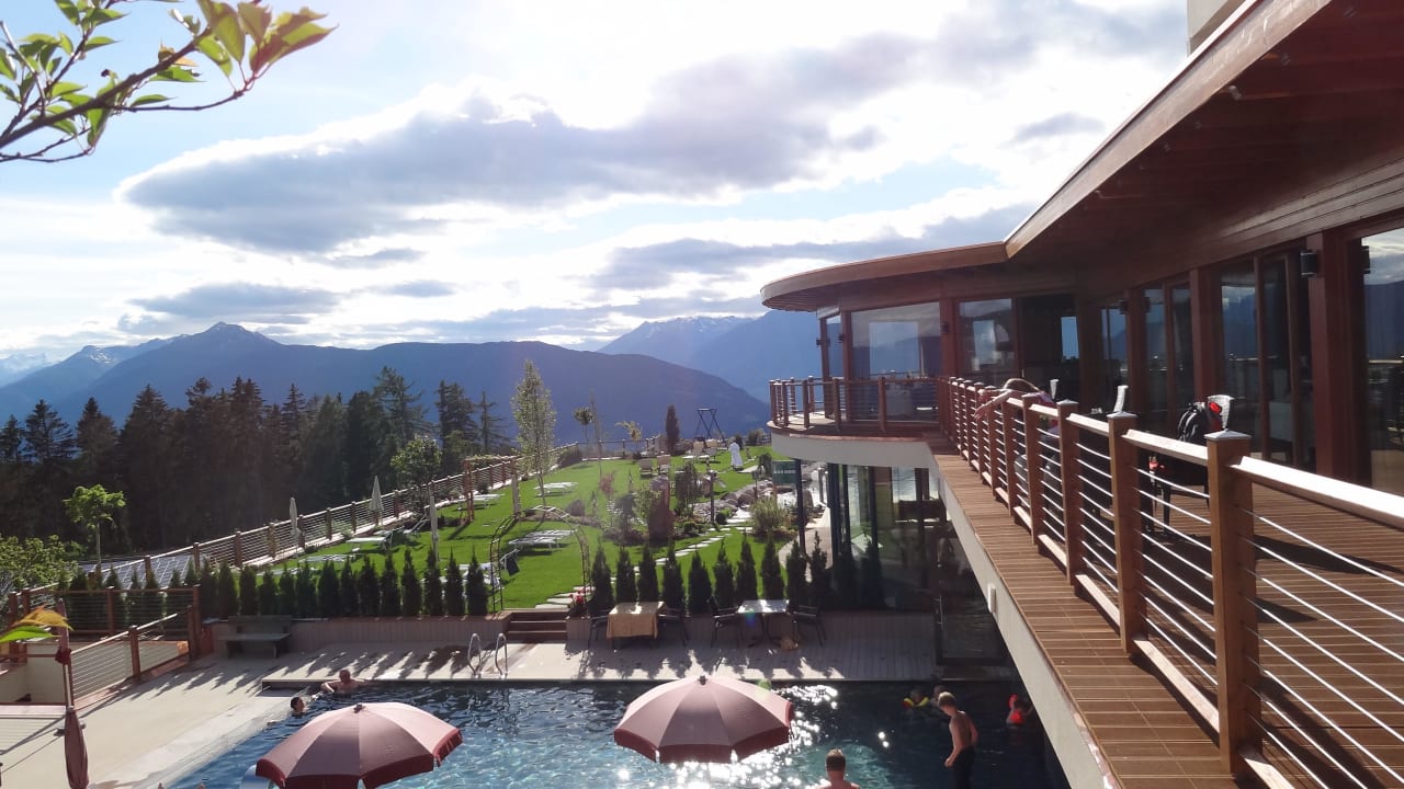 Ganzjährlich beheizter Aussenpool Hotel Chalet Mirabell