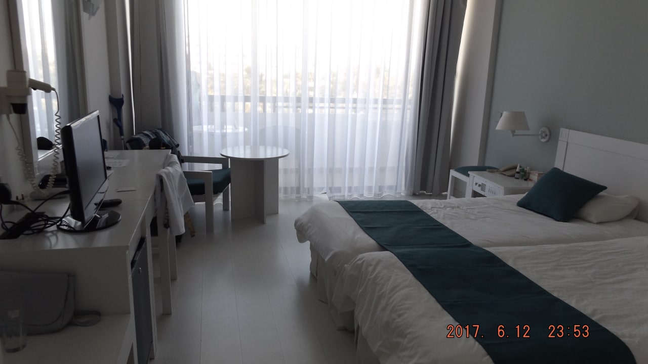 Zimmer Crystal Springs Beach Hotel