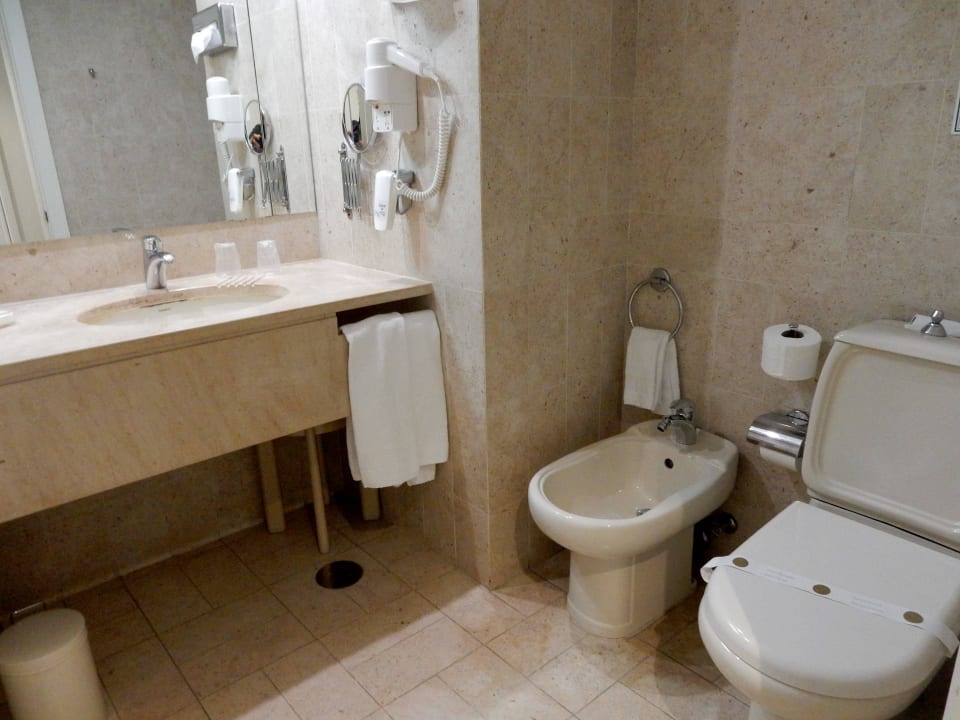 Badezimmer Hotel Black Tulip