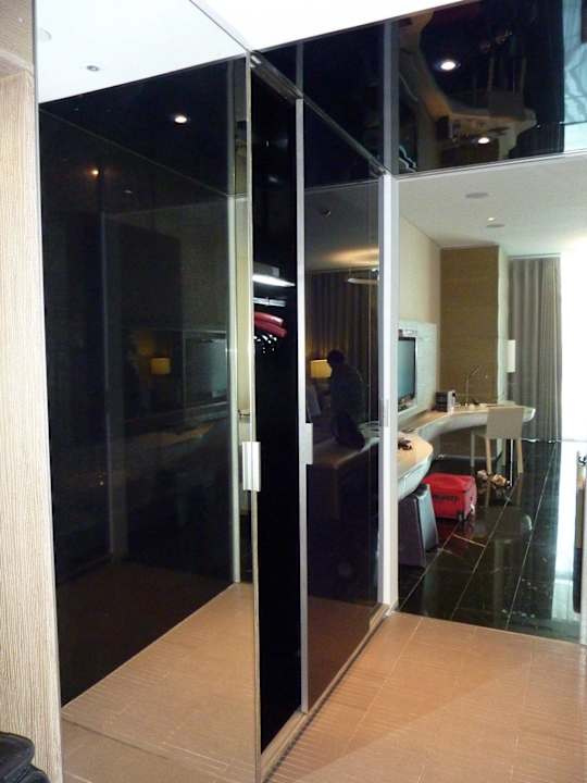 Eingang W Abu Dhabi - Yas Island