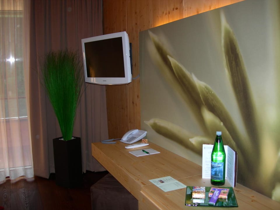 Fernseher und Sideboard Spa Hotel Zedern Klang