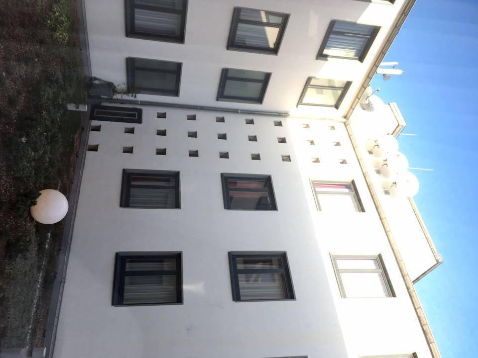 Zimmerblick in den Innenhof Hotel Mondial am Dom Cologne- MGallery