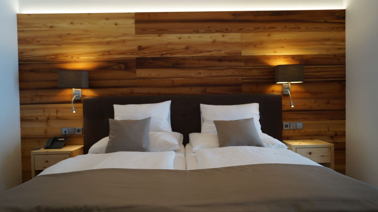 Neues Hotelzimmer im gemütlichen Holzstil Hotel Binggl
