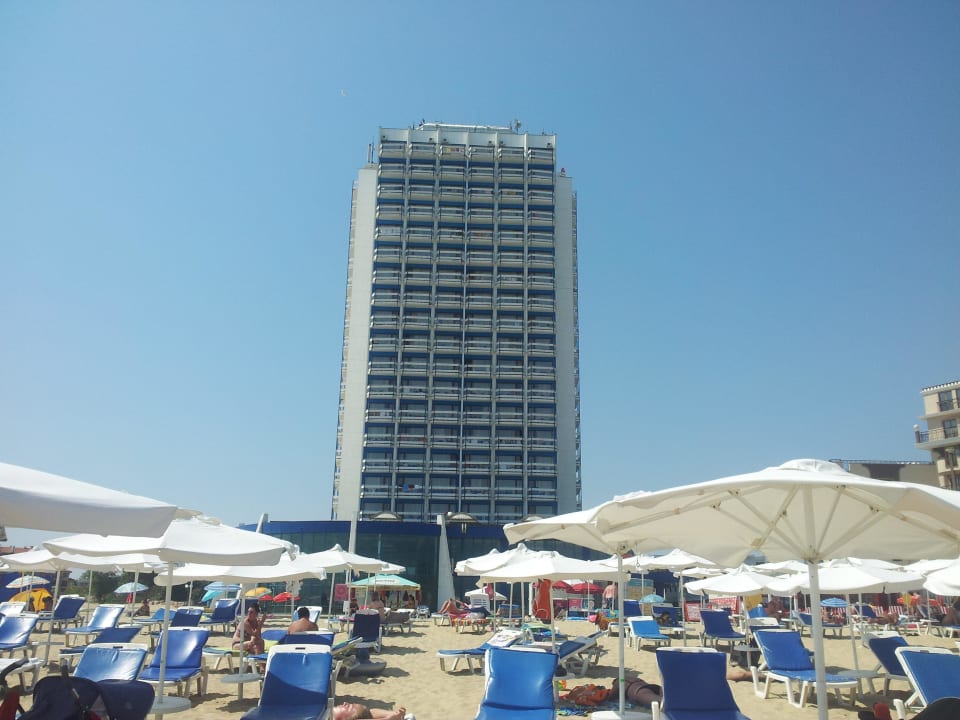 Das Hotel von unseren Liegen aus Burgas Beach Hotel