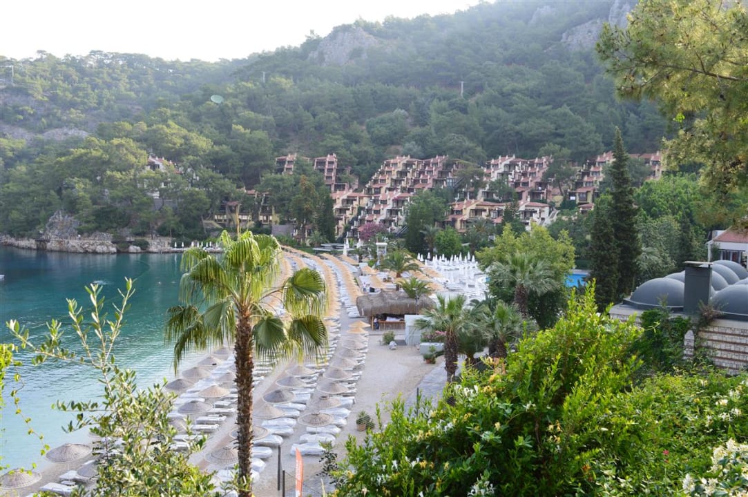 Strand Hillside Beach Club