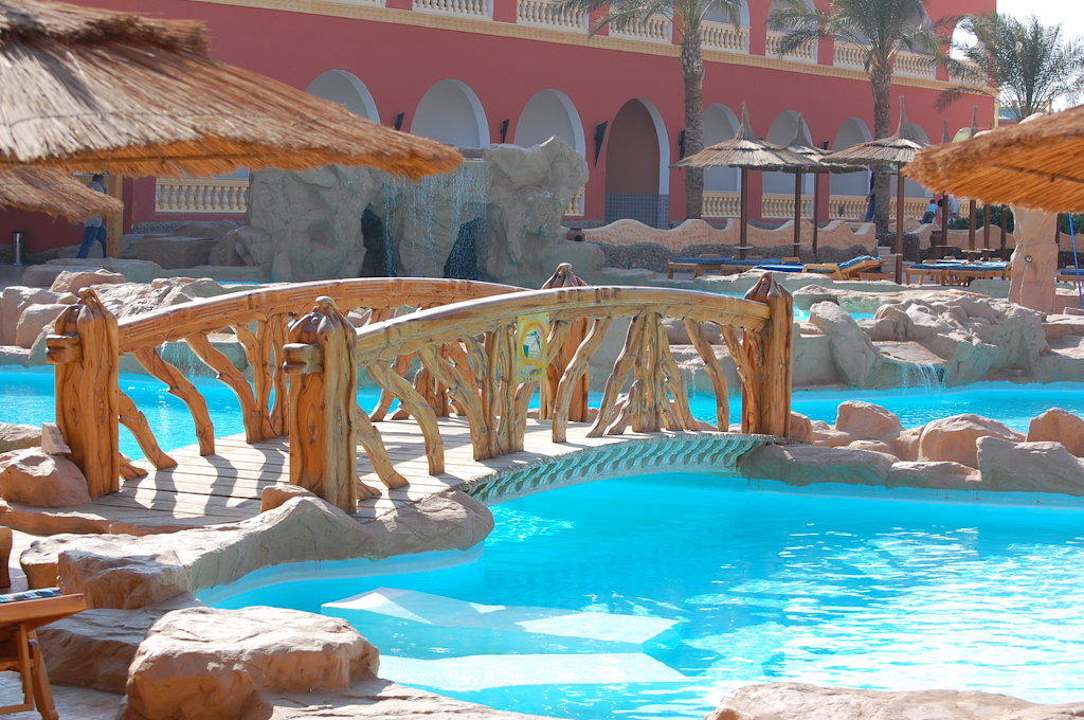 Мостики между басейнами Pickalbatros Alf Leila Wa Leila Resort - Neverland Hurghada