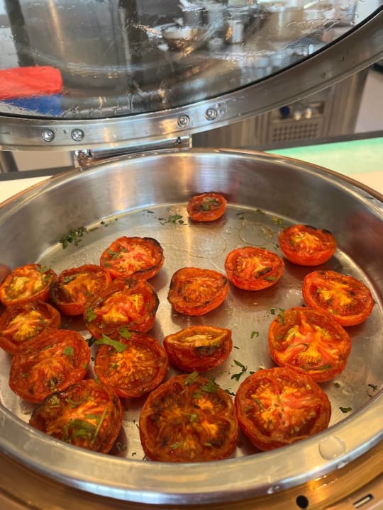 Gastro The WB Abu Dhabi, Curio Collection By Hilton