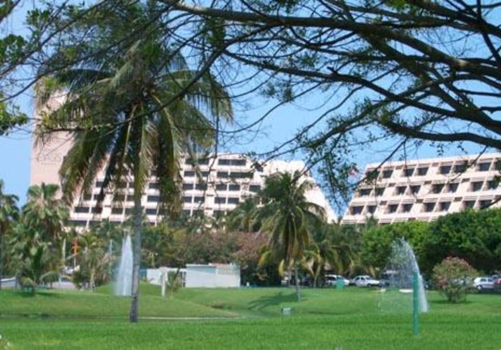 von der strasse aus Grand Oasis Cancun